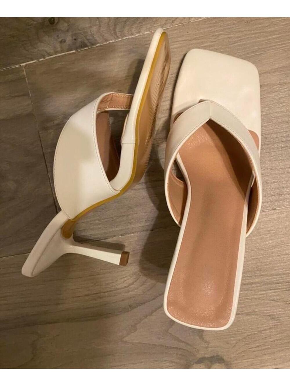White kitten heels - Picture 2 of 2